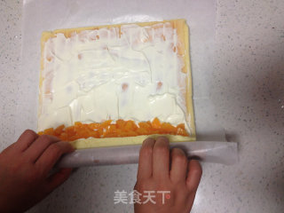 手绘草莓蛋糕卷的做法步骤：14