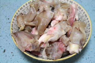 软糯抗衰的经典大菜：【红烧牛筋】（附卷卷葱丝的做法）的做法步骤：7