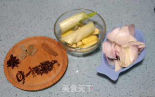 软糯抗衰的经典大菜：【红烧牛筋】（附卷卷葱丝的做法）的做法步骤：8