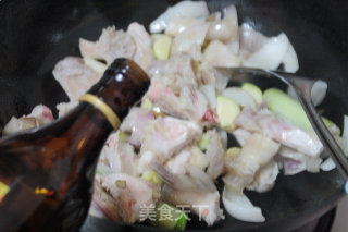 软糯抗衰的经典大菜：【红烧牛筋】（附卷卷葱丝的做法）的做法步骤：12