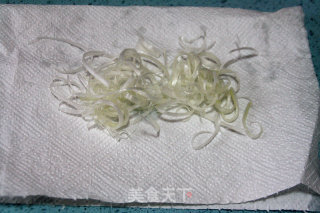 软糯抗衰的经典大菜：【红烧牛筋】（附卷卷葱丝的做法）的做法步骤：24