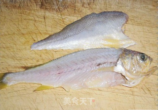 黄鱼面的做法步骤：2