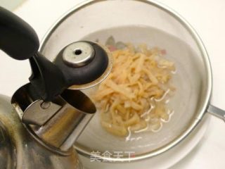 柠檬蜇皮白菜芯 ☆唬很大海蜇皮3的做法步骤：4