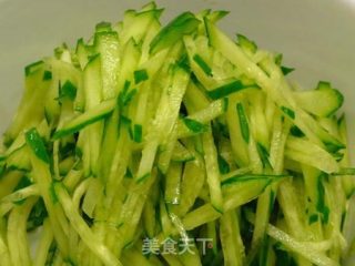 蜇皮黄瓜丝 ☆唬很大海蜇皮5的做法步骤：2