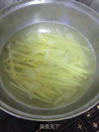 肉丸炒土豆丝的做法步骤：2