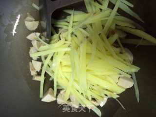 肉丸炒土豆丝的做法步骤：6
