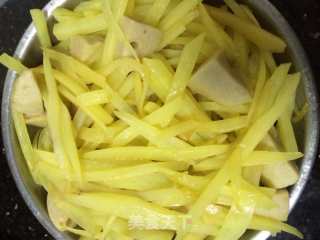 肉丸炒土豆丝的做法步骤：8