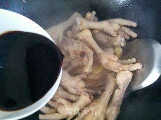红烧鸡爪的做法步骤：11