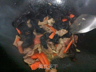 木耳辣椒烧豆腐的做法步骤：7
