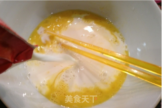 焦糖草莓炖蛋的做法步骤：1