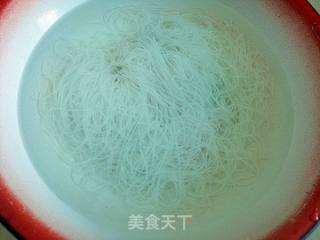 茄汁酸辣粉丝的做法步骤：2