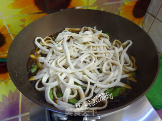 扁豆焖手擀面的做法步骤：16