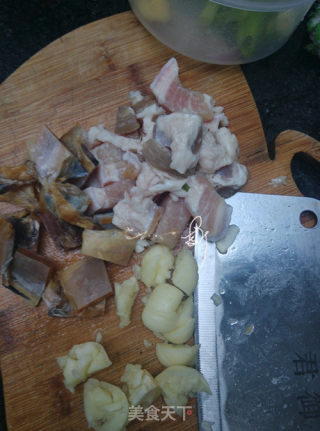 咸肉墨鱼干焖慈姑的做法步骤：3