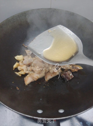 咸肉墨鱼干焖慈姑的做法步骤：6