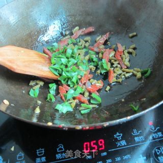 香肠豆角炒饭的做法步骤：4