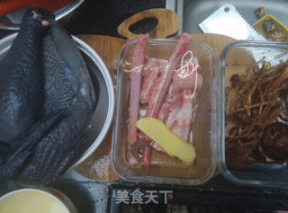 茶树菇乌鸡汤的做法步骤：1