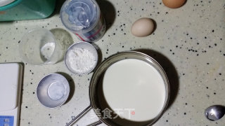 双莓蛋挞（草莓蛋挞+蓝莓蛋挞）的做法步骤：1
