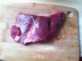 牛腩炖西红柿土豆的做法步骤：1