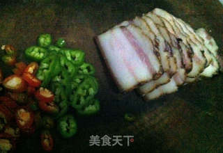土豆腊肉煲的做法步骤：1