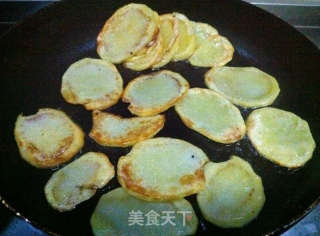土豆腊肉煲的做法步骤：4