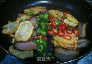 土豆腊肉煲的做法步骤：5