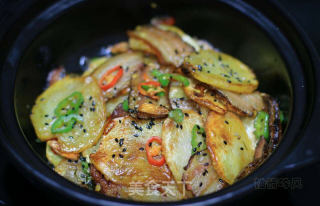 土豆腊肉煲的做法步骤：6
