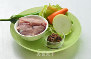 味增烧猪肉的做法步骤：1