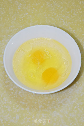 【鱼茸虾仁蒸蛋】---春节餐桌上最受孩子欢迎的菜的做法步骤：3