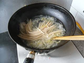 东北酸菜面的做法步骤：3