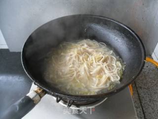 东北酸菜面的做法步骤：4