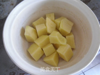 豆瓣酱烧土豆的做法步骤：1