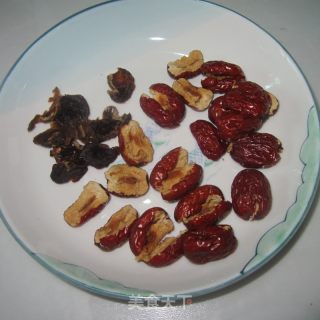 红枣桂圆糯米饭的做法步骤：2