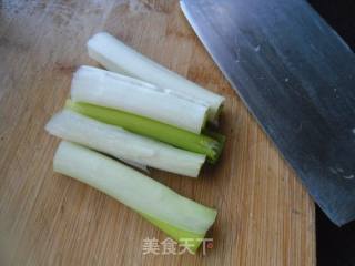 干豆腐卷大葱的做法步骤：3