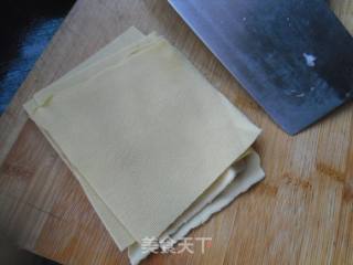 干豆腐卷大葱的做法步骤：4