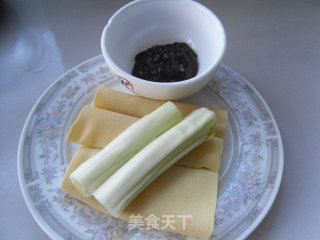 干豆腐卷大葱的做法步骤：8
