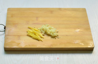 彩椒炒双菇的做法步骤：3
