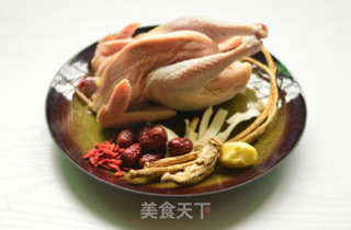 滋补鸡汤的做法步骤：1