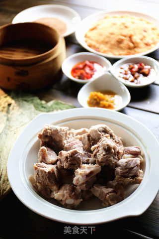 鲊广椒蒸排骨的做法步骤：1