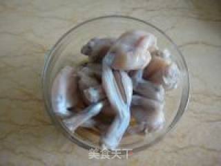 干煸蛙腿的做法步骤：1