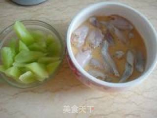 香莴笋烧蛙腿的做法步骤：2
