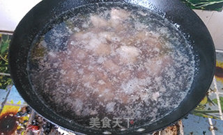 排骨炒芋艿儿的做法步骤：1