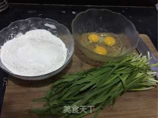 韭菜盒子的做法步骤：1