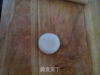 黑芝麻花生酥皮月饼的做法步骤：8