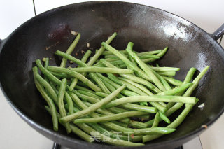 酱炖豆角脊骨的做法步骤：2
