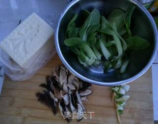 香菇油菜豆腐汤的做法步骤：1