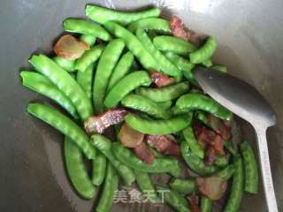 紫淮山荷兰豆炒腊肉的做法步骤：12