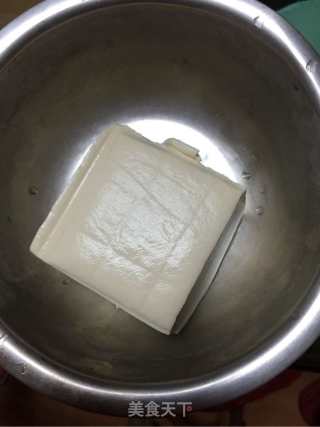白玉镶金之煎嫩豆腐的做法步骤：1
