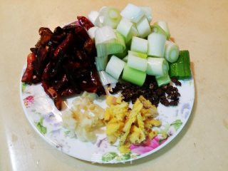 宫保鸡丁的做法步骤：4