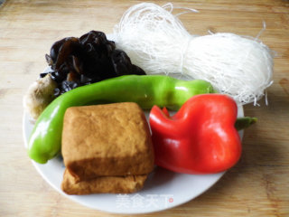 豆腐干拌粉丝的做法步骤：1