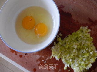 香煎韭黄鸡蛋饼的做法步骤：2